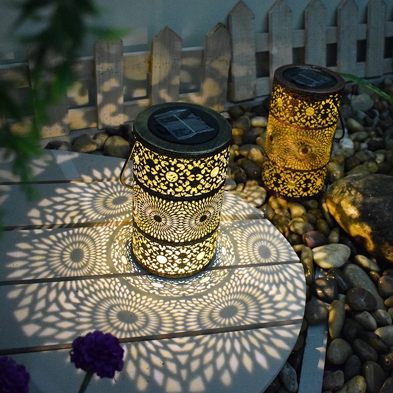 切り絵模様を投影するソーラーガーデンライト